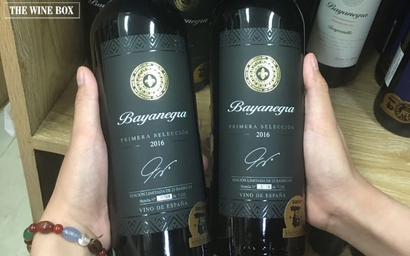 Rượu vang Bayanegra Tempranillo Elegance được đánh giá có cấu trúc tannin trung bình nhưng không kém phần hấp dẫn