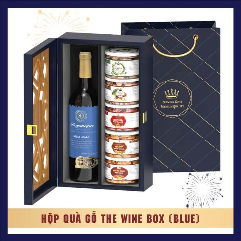 Hộp quà gỗ TheWineBox gồm rượu + các loại hạt dinh dưỡng