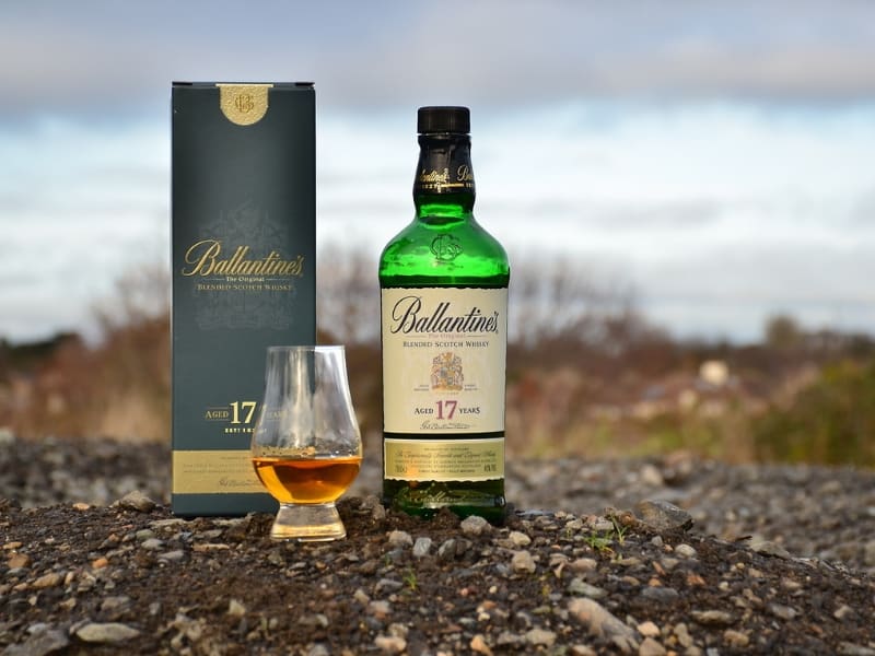 Hộp rượu Ballantine’s 17 year old