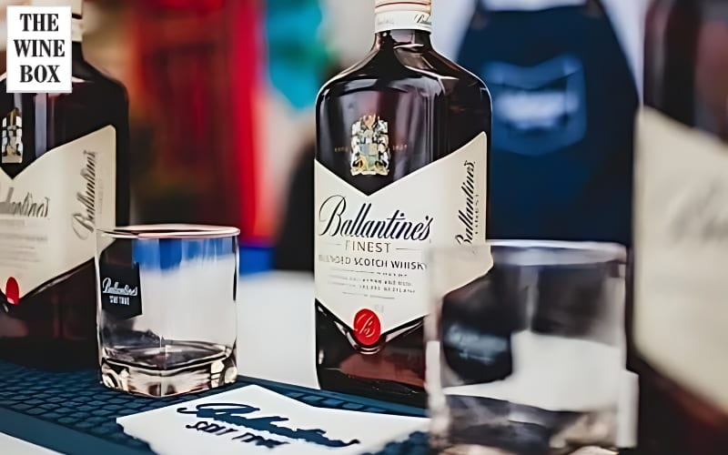 Rượu ballantines finest 1 lít được đánh giá cao bởi nhà phê bình Jim Muray trong suốt nhiều năm qua