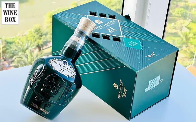 Một số thông tin về rượu Chivas 21 Royal Salute The Malts Blend