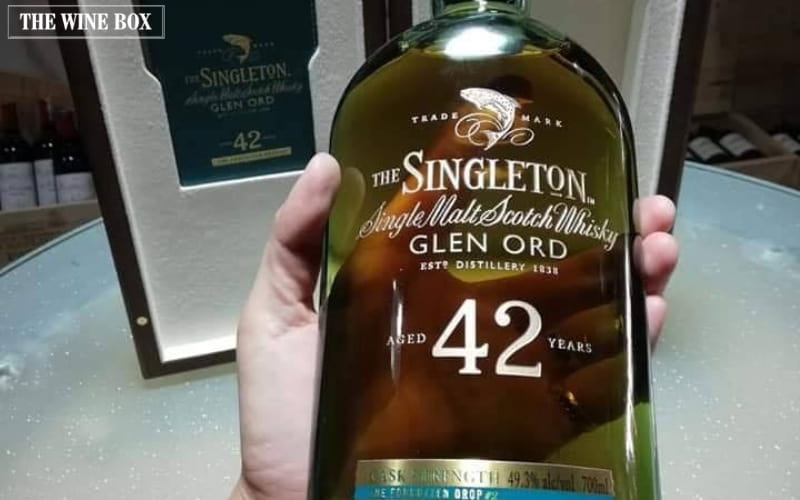 Whisky Singleton 42 năm là dòng whisky được đánh giá cao với hương vị phong phú, tinh tế