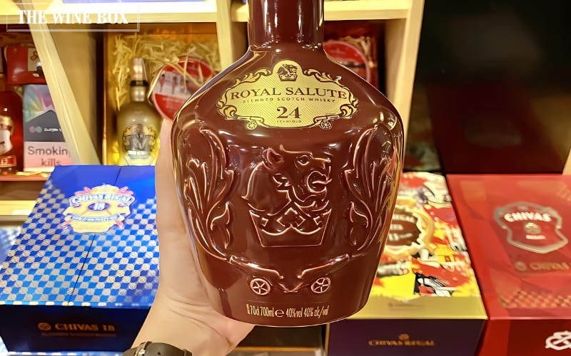 Rượu Whisky Royal Salute 24 Year Old phiên bản Tết 2022 được nhiều người đánh giá cao