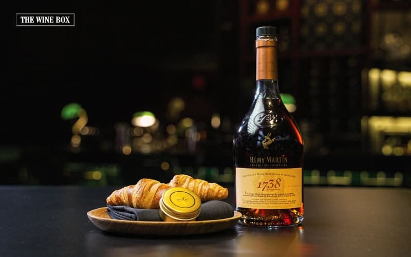 Các thực phẩm văn kèm khi uống Rượu Remy Martin 1738 Accord Royal