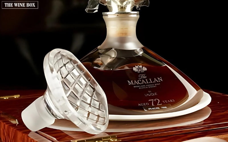 Rượu Macallan Genesis 72 năm Lalique Decanter được nhiều người đánh giá là loại rượu quý hiếm mang hương vị thơm ngon